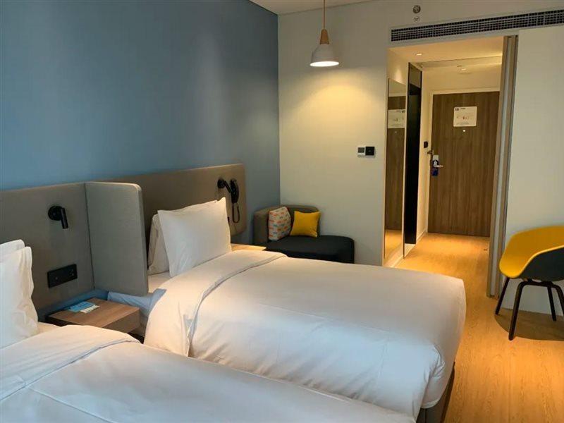 Holiday Inn Express Shanghai Baoyang By Ihg Екстер'єр фото