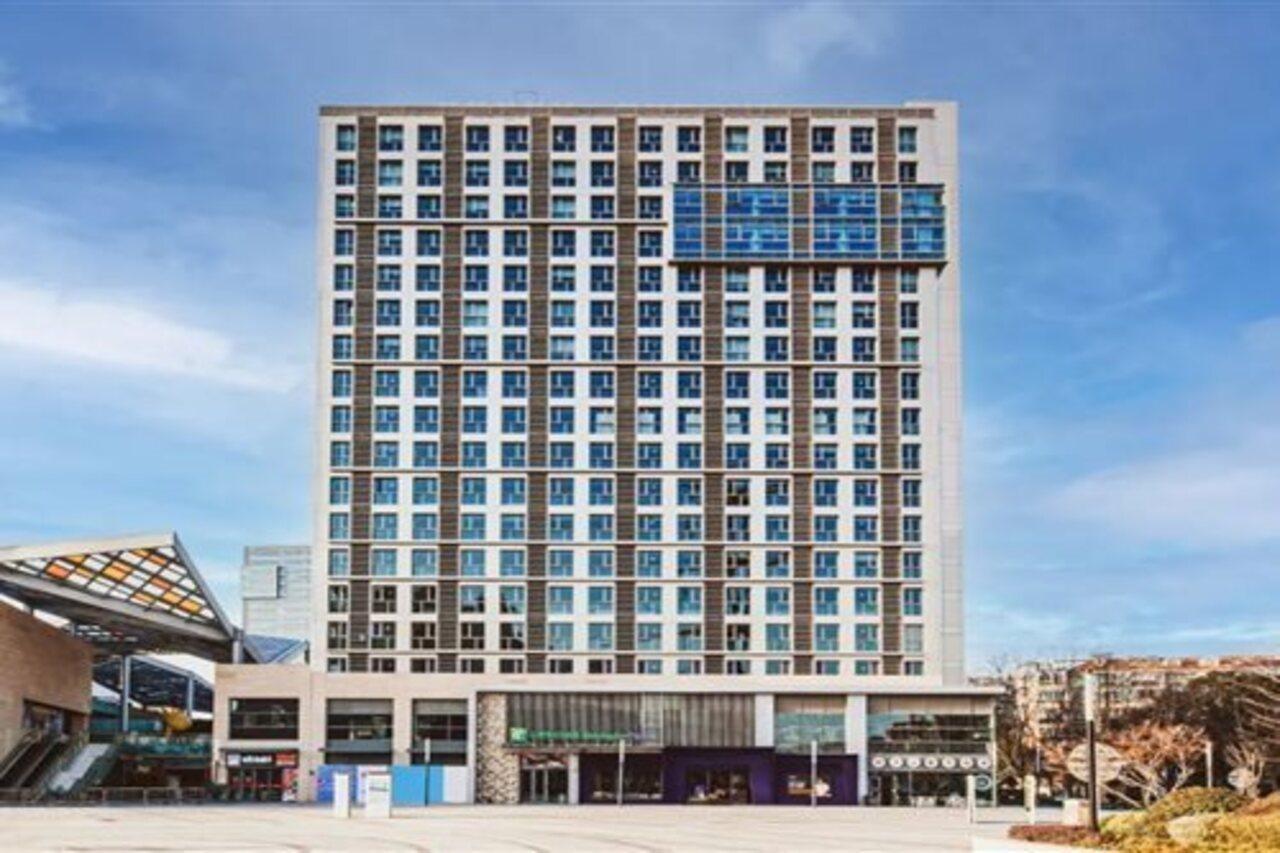 Holiday Inn Express Shanghai Baoyang By Ihg Екстер'єр фото